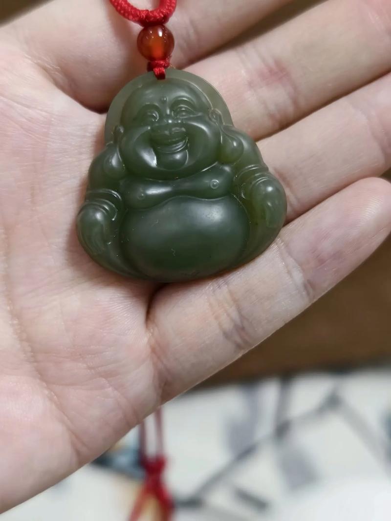 翡翠手镯：东方美学的精粹之选