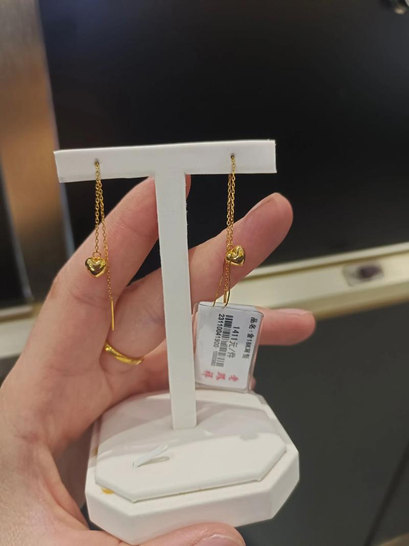 钻石戒指在现代婚礼中的光辉印记